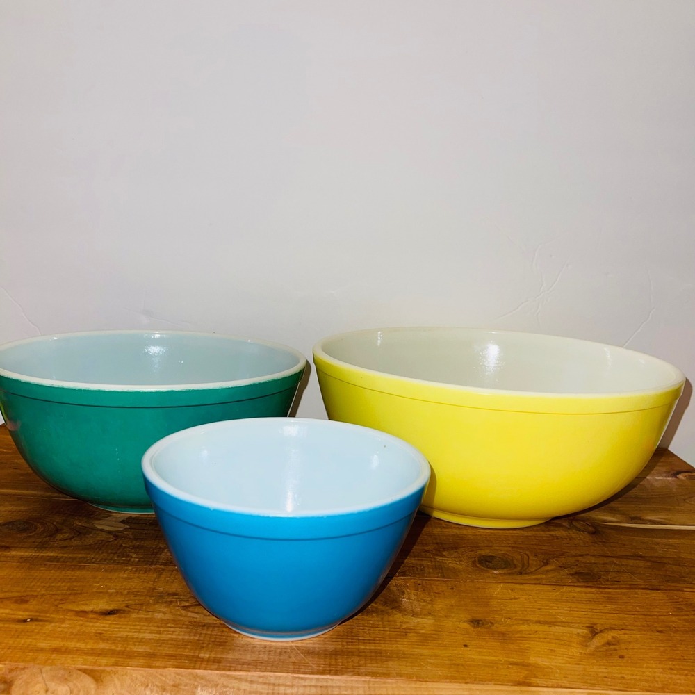 Pyrex Vintage Mixing Bowl Set 401 403 404 Yellow Teal Blue Milk Glass 3pc